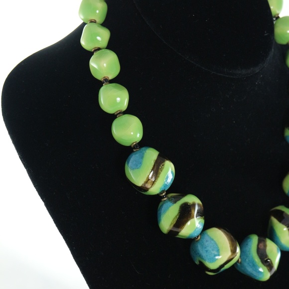 KAZURI '7 Beads Cubes' 18 inch Hand-Made Necklace - Picture 2 of 5